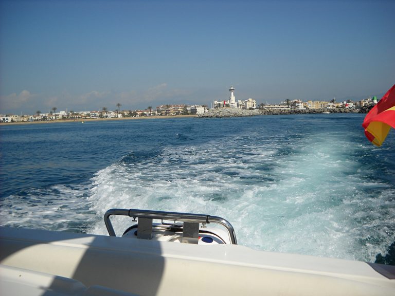 Depuis le pont de Pointe au Piments en navigation dans la baie de Rosas, nous apercevons Empuriabrava