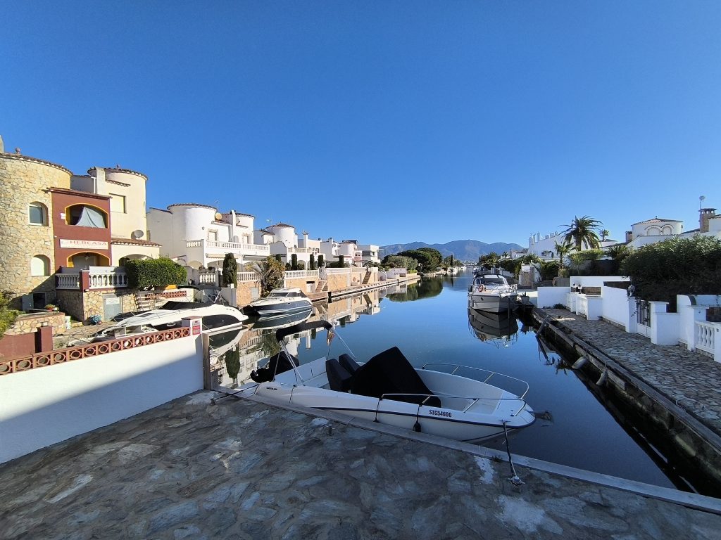 Le premier canal que l'on voit à notre arrivé à Empuriabrava